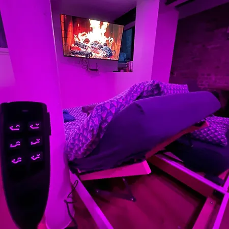 Nuit Magique Jacuzzi, Terrasse & Lit Motorise - 008 Apartamento *